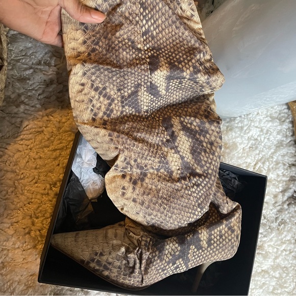 RARE Yeezy snakeskin trackpant-tech knee boots. Size 8 - Picture 7 of 8